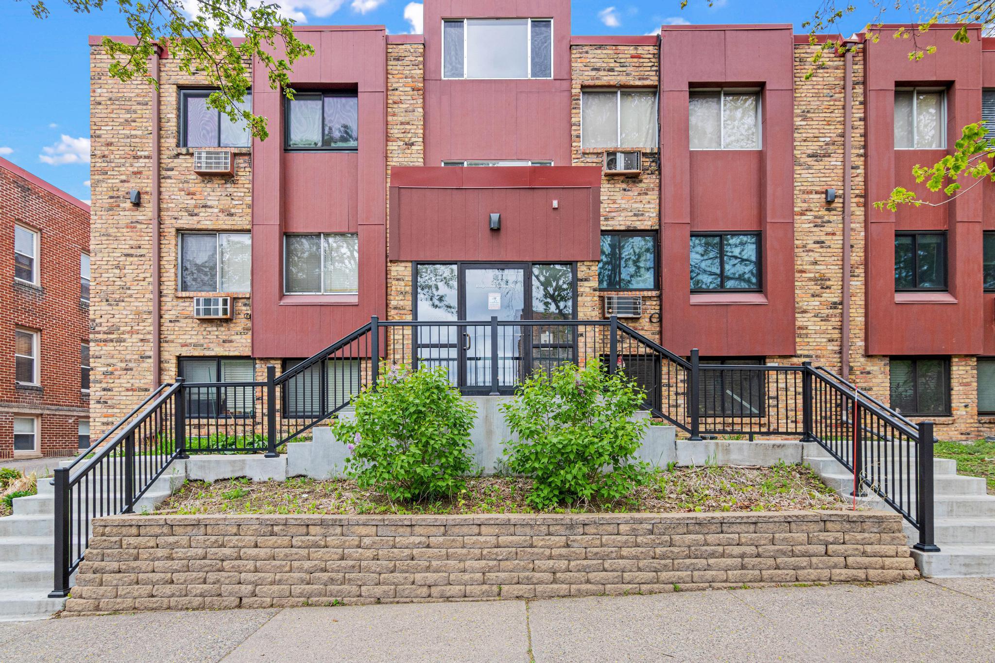 520 Ridgewood Avenue, Unit 3 Minneapolis, MN 55403 - Photo 2 of 15