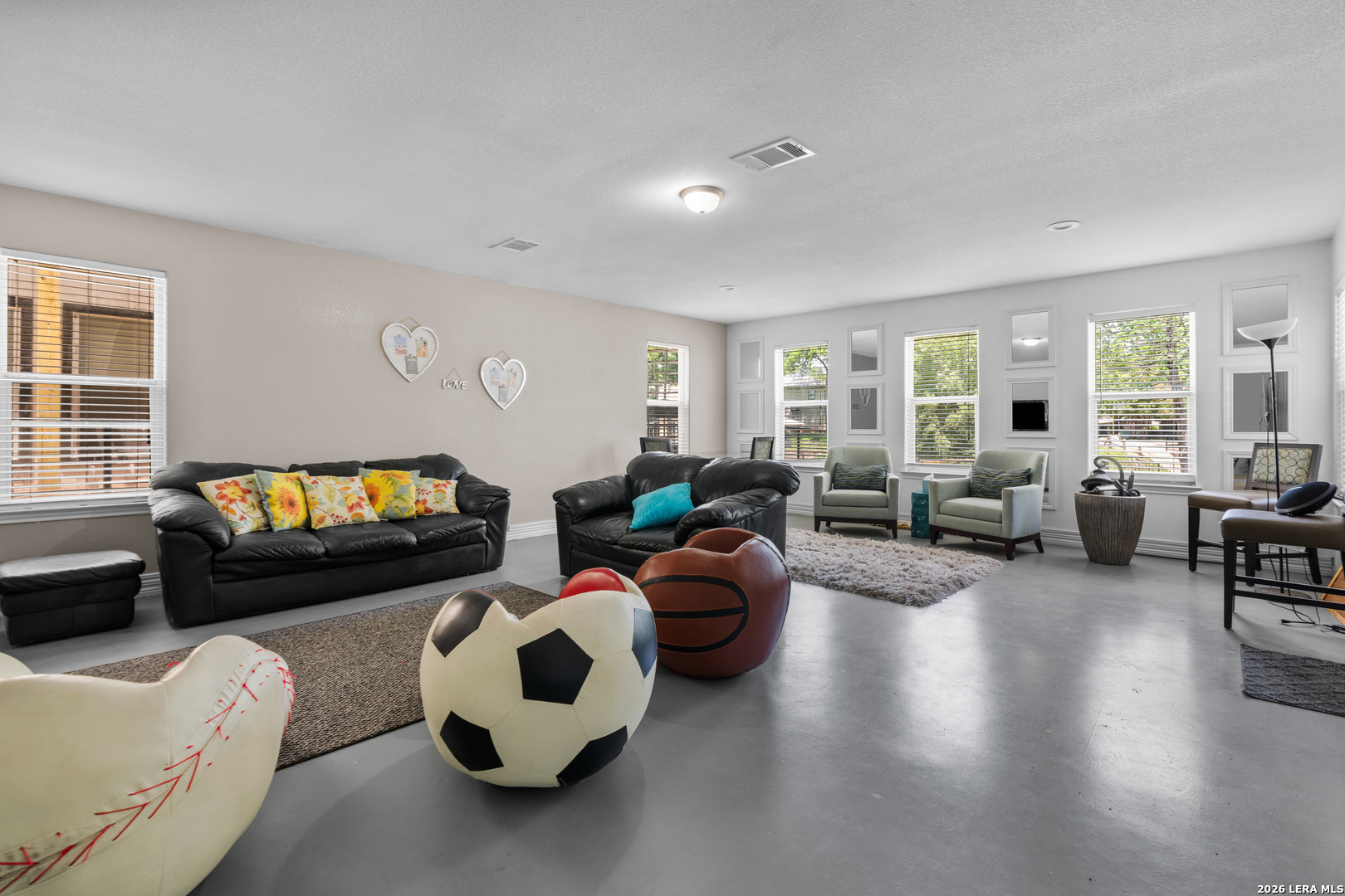 3900 Apache Circle Kingsland, TX 78639 - Photo 32 of 36 a living room with furniture and a flat screen tv