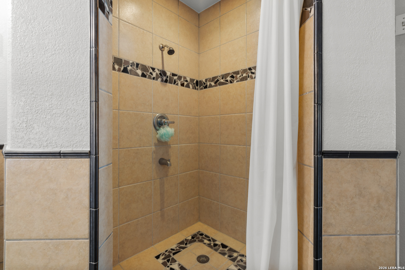 3900 Apache Circle Kingsland, TX 78639 - Photo 33 of 36 a bathroom with a shower