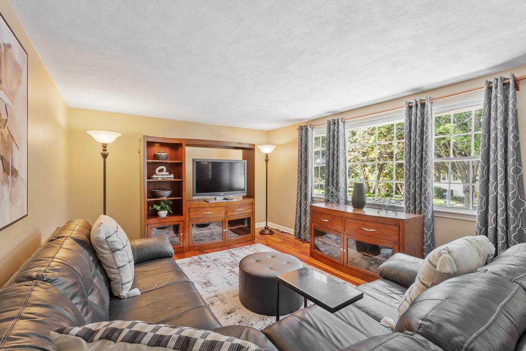 9 Brookbridge Road Peabody, MA 01960 - Photo 6 of 42