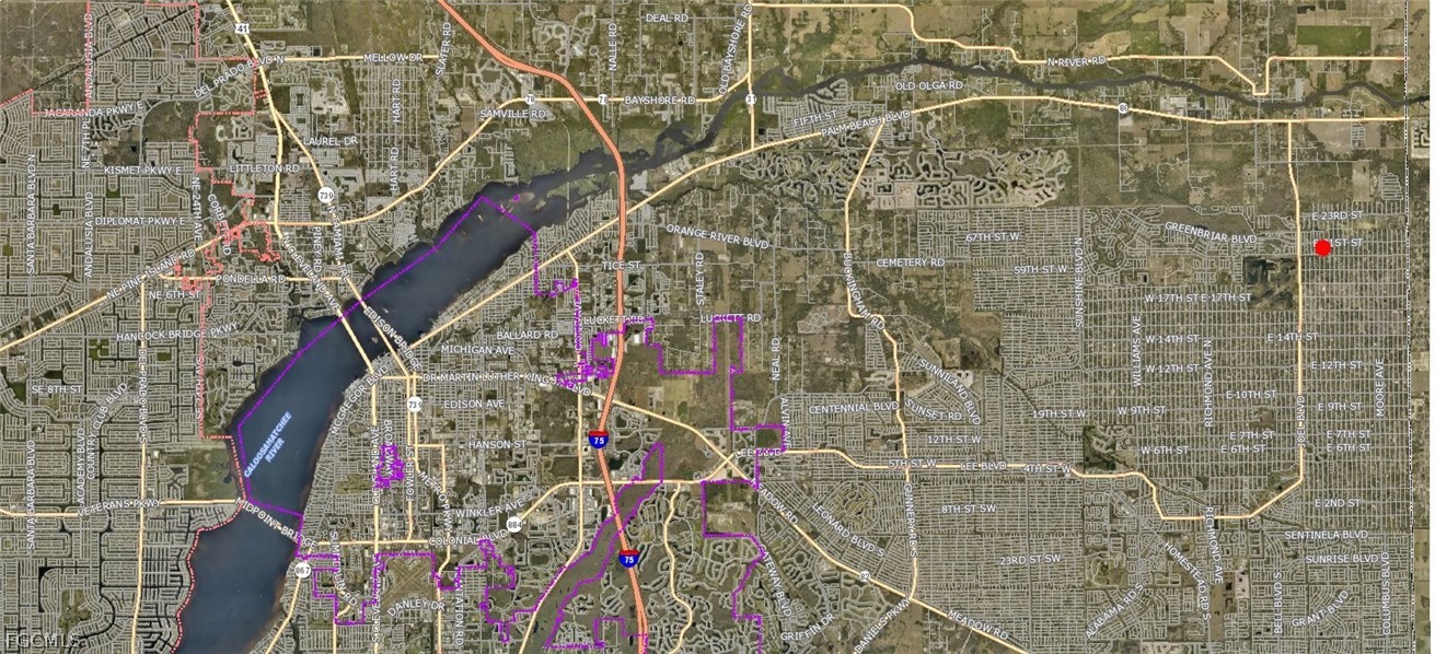 2015 Jackson Avenue Alva, FL 33920 - Photo 4 of 4 a close up of a shower