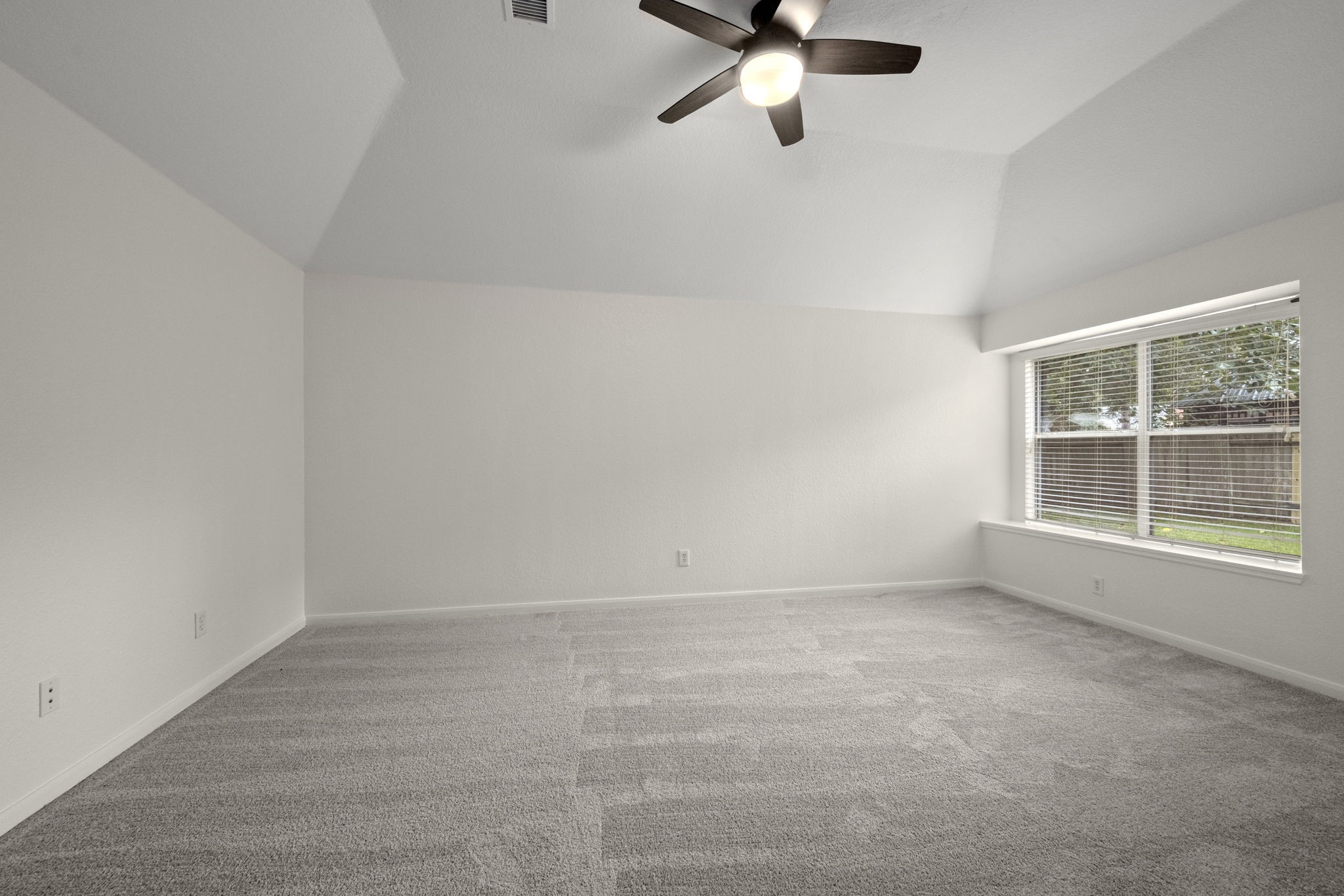 34 South Rambling Ridge Place Conroe, TX 77385 - Photo 15 of 28 Gallery Image 15
