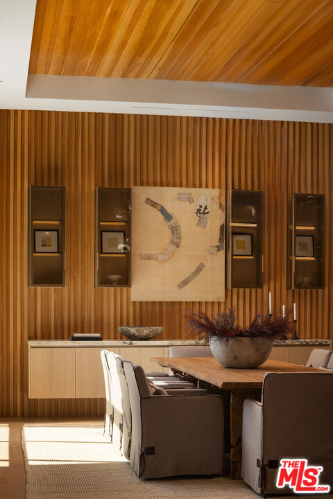 13187 Chalon Road Los Angeles, CA 90049 - Photo 12 of 39 a room with table and chairs