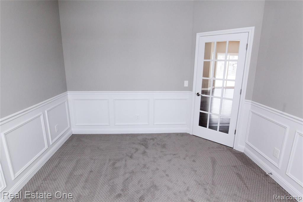 2466 Eastern Avenue Rochester Hills, MI 48307 - Photo 23 of 48