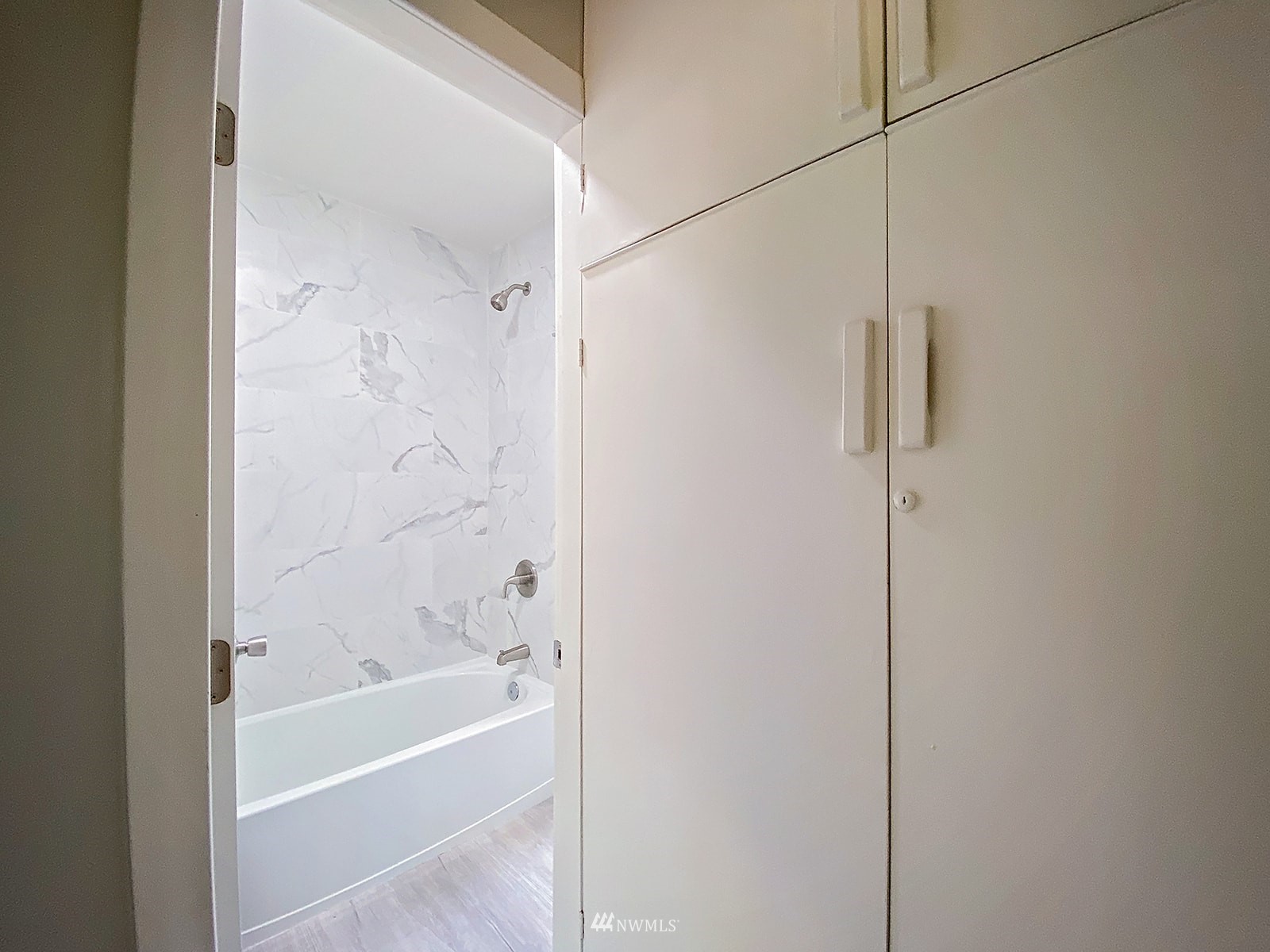 1005 9th Street Southwest Puyallup, WA 98371 - Photo 24 of 40 a bathroom with a bathtub and shower