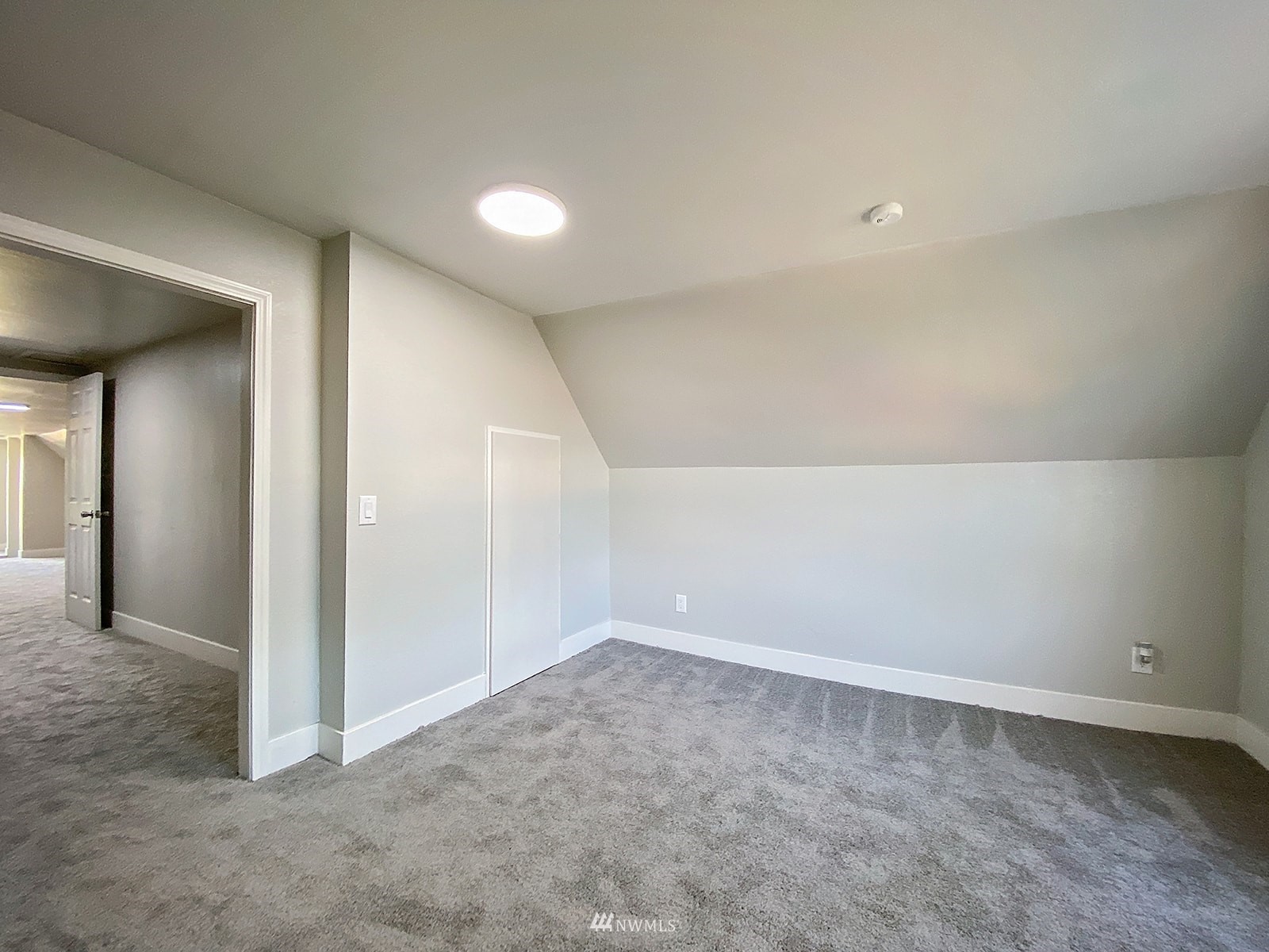 1005 9th Street Southwest Puyallup, WA 98371 - Photo 26 of 40 an empty room with a empty space