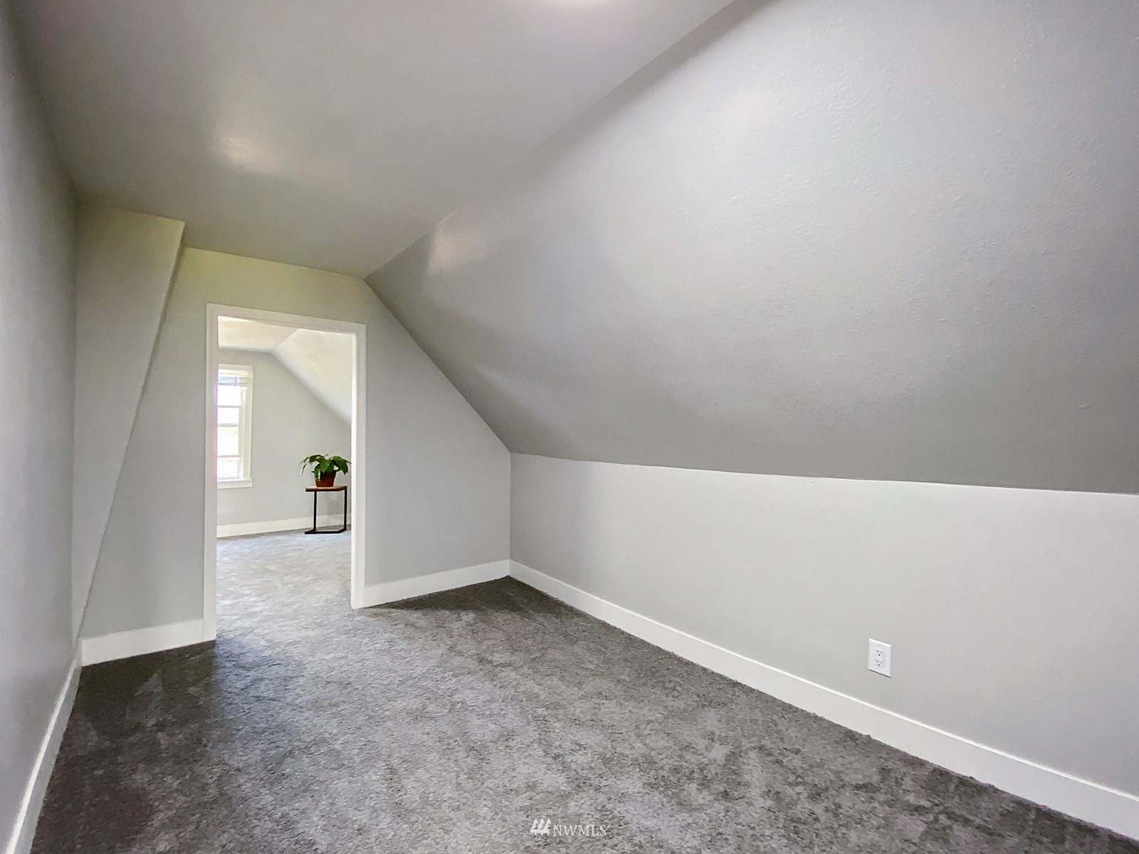 1005 9th Street Southwest Puyallup, WA 98371 - Photo 28 of 40 an empty room with windows