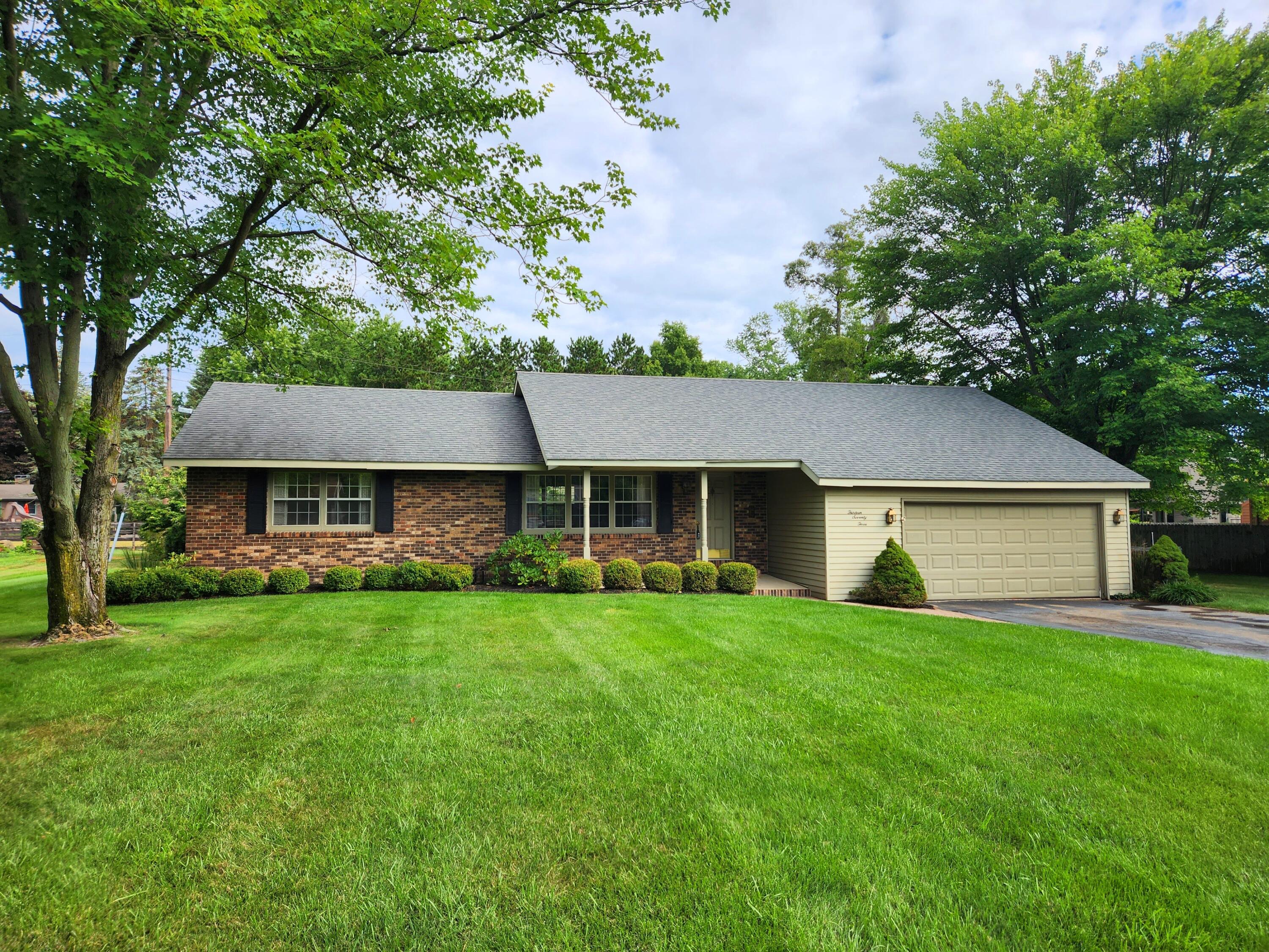 1373 Trebor Road St. Joseph, MI 49085 - Photo 2 of 35 20220907_104242