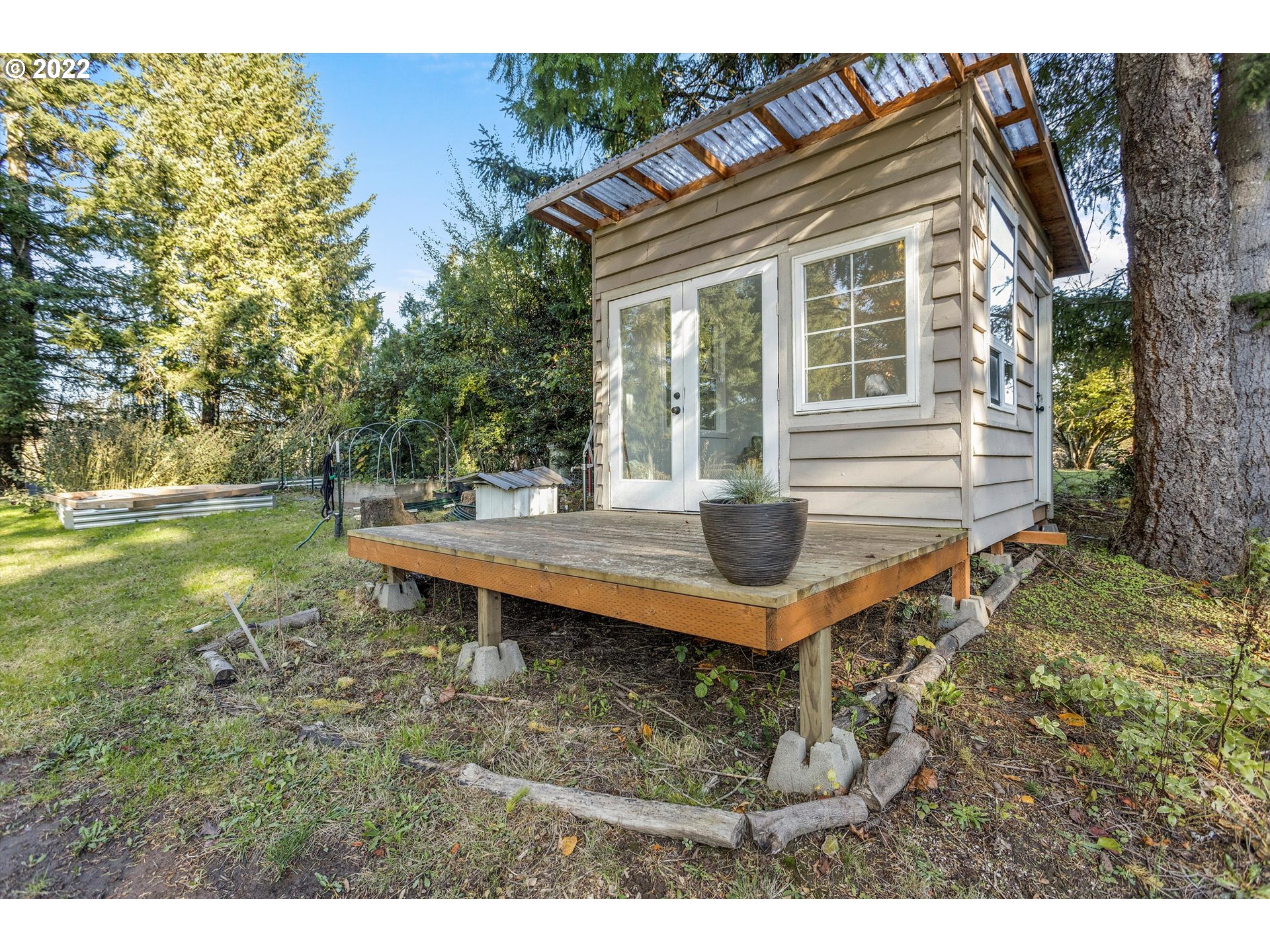 22543 South Central Point Road Oregon City, OR 97045 - Photo 22 of 32 a backyard of a house with outdoor seating