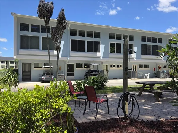 $268,900 | 1873 Mazo Manor Road, Unit T9, Lutz, FL 33558