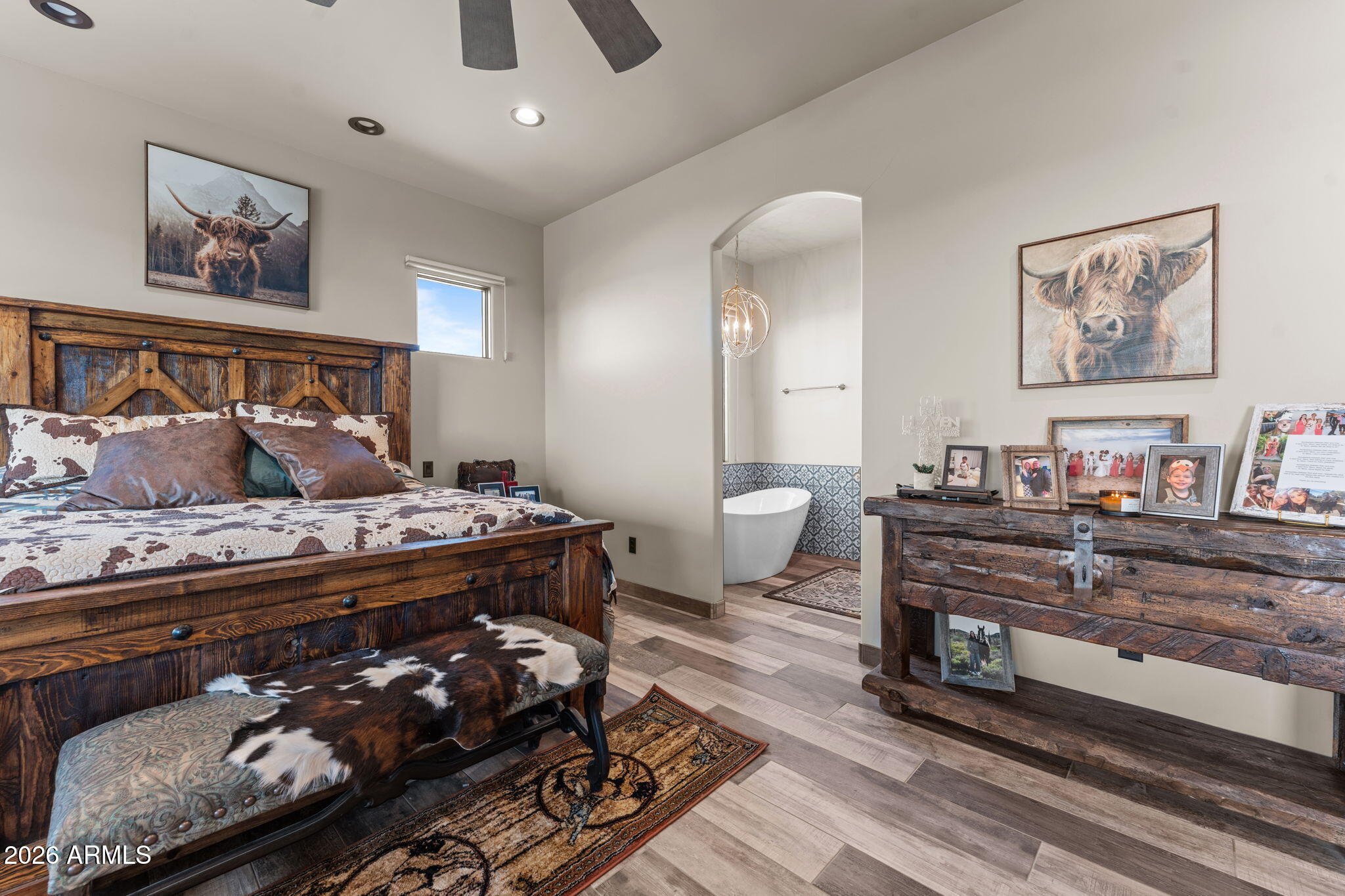46629 West Luray Road Wickenburg, AZ 85390 - Photo 39 of 64 a living room with a couch
