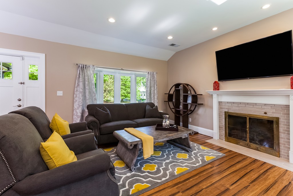 47 Victoria Road Sudbury, MA 01776 - Photo 2 of 28