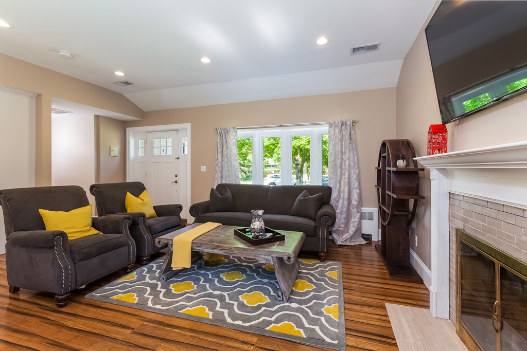 47 Victoria Road Sudbury, MA 01776 - Photo 3 of 28