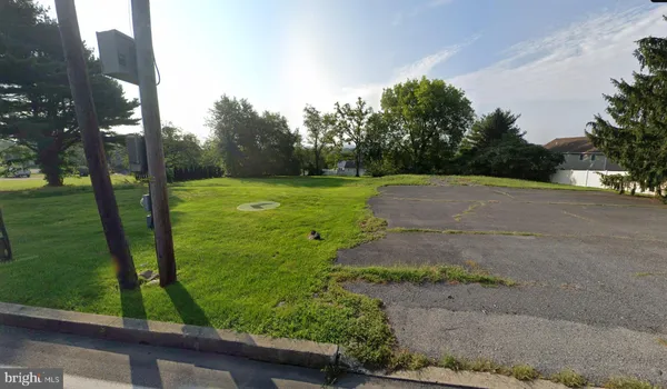 a view of an outdoor space