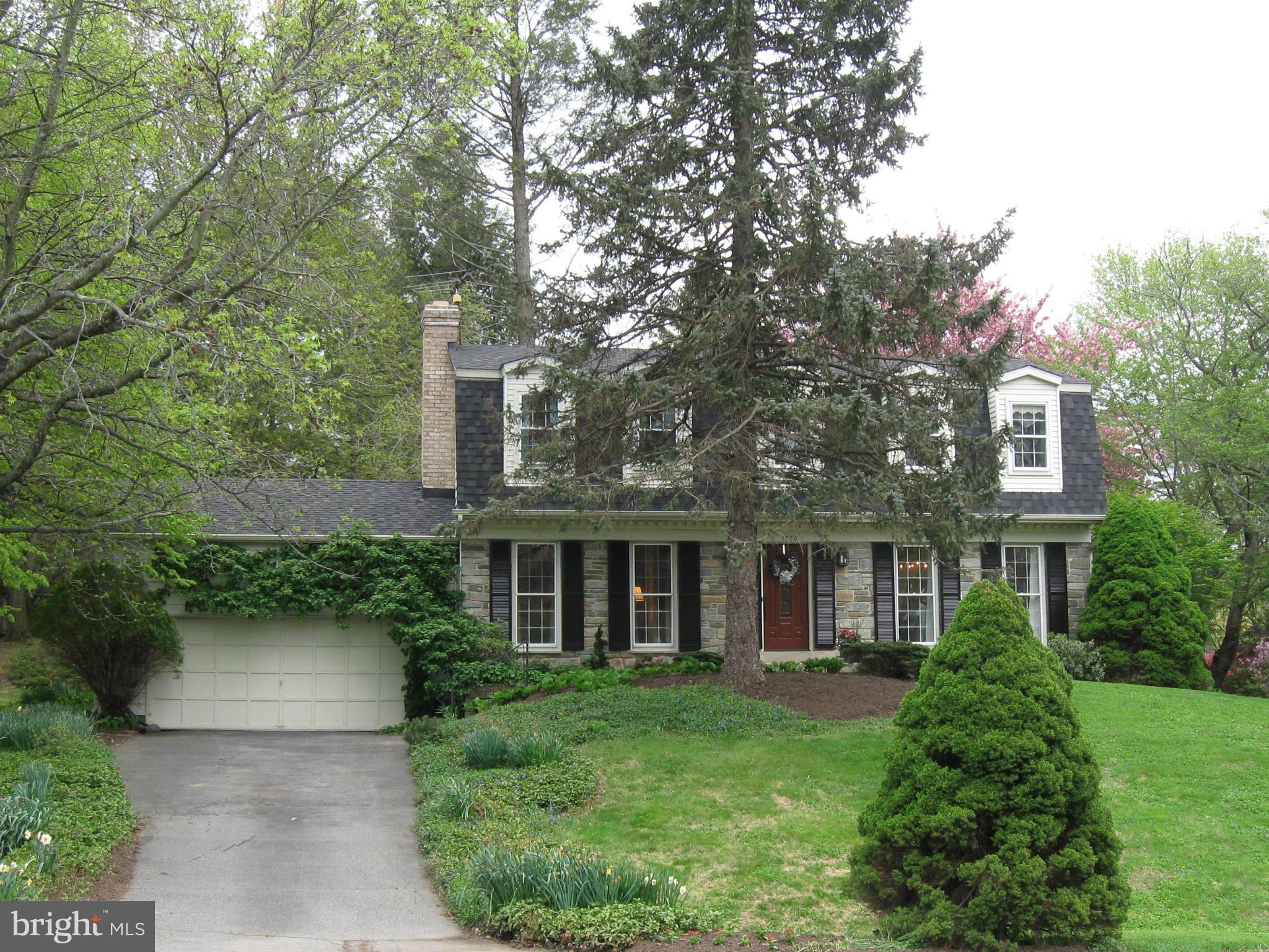 Beautifully maintained and updated colonial