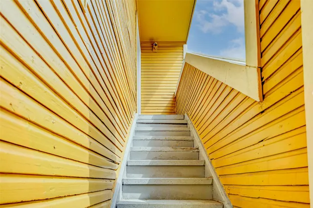 a view of entryway with a front door