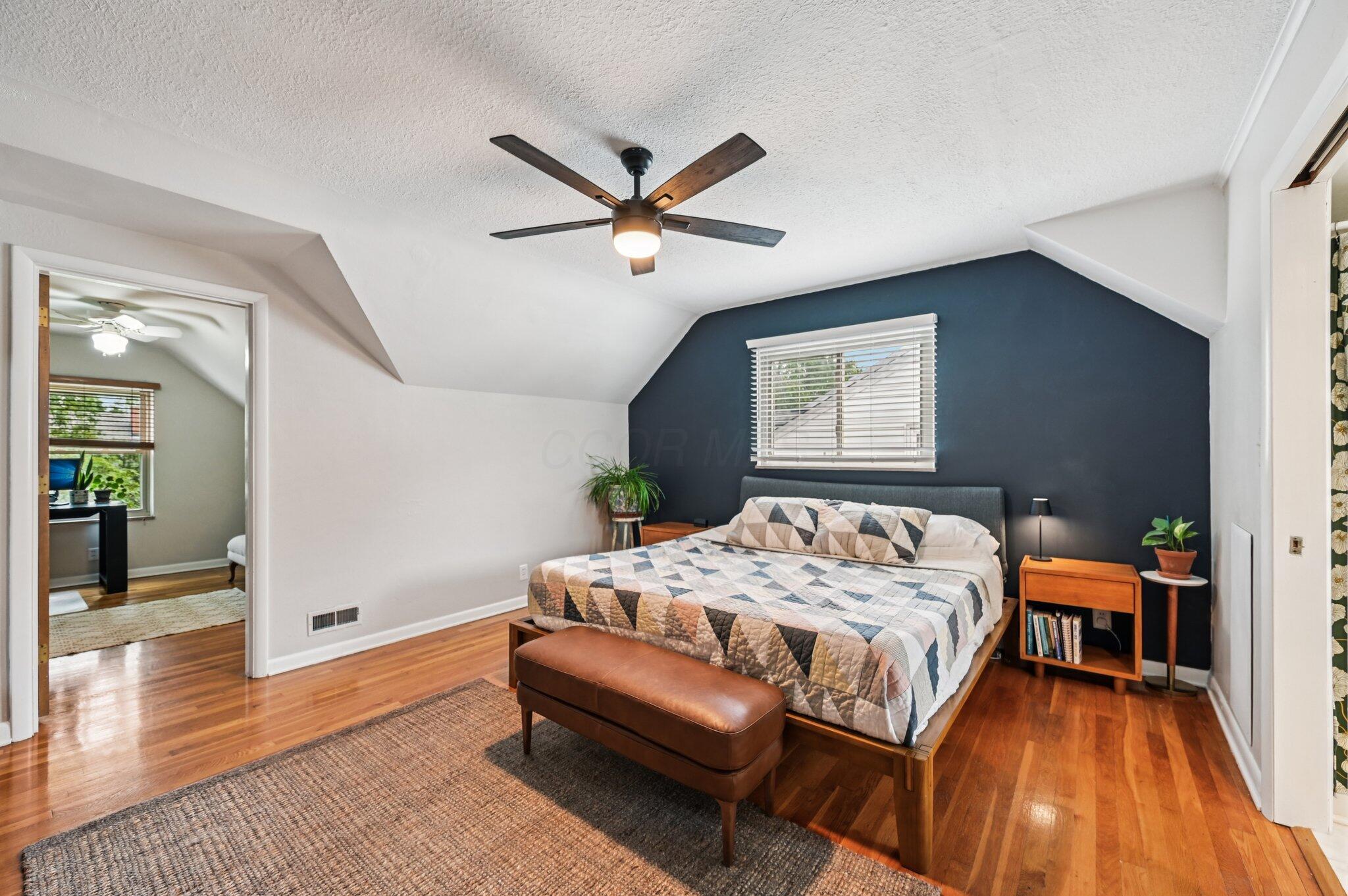 1537 Barrington Road Columbus, OH 43221 - Photo 22 of 49 22-web-or-mls-Barrington Rd-1006-022