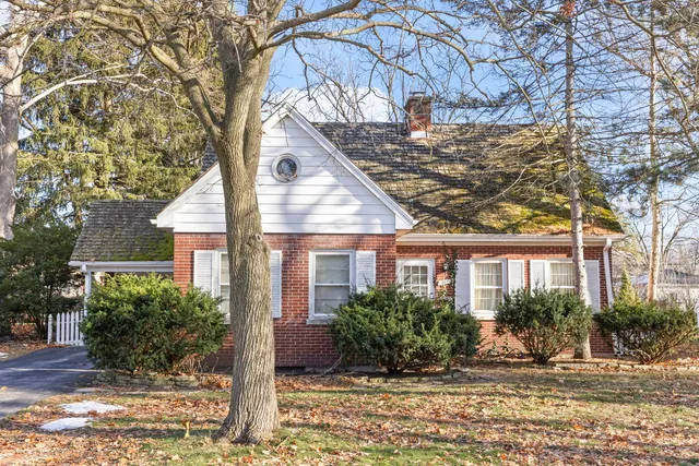$500,000 | 345 Woodstock Avenue, Glen Ellyn, IL 60137
