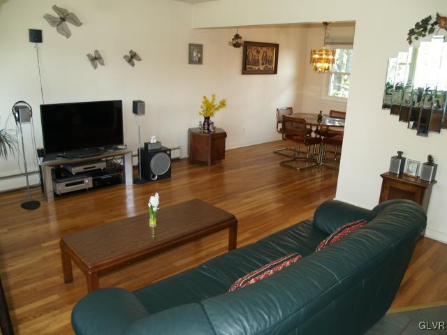 2911 Avon Road Bethlehem, PA 18017 - Photo 2 of 27 Gallery Image 2