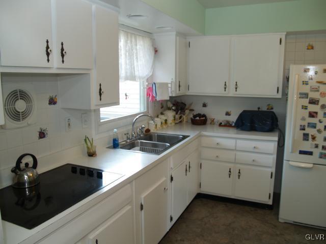 2911 Avon Road Bethlehem, PA 18017 - Photo 5 of 27 Gallery Image 5