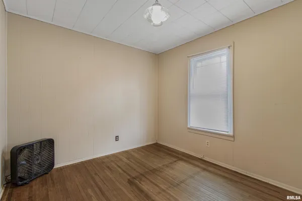 $97,900 | 1742 Baird Avenue, Galesburg, IL 61401