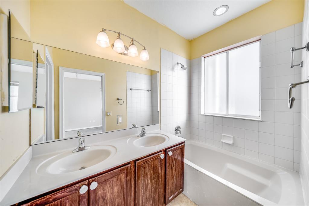 3141 Laurel Ridge Circle Riviera Beach, FL 33404 - Photo 13 of 28 a bathroom with a sink and a bathtub
