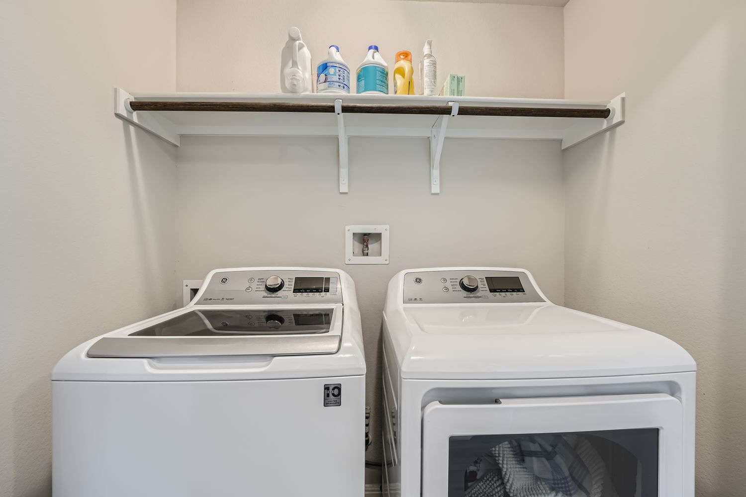 1205 Falconer Way, Unit 91 Austin, TX 78748 - Photo 33 of 39 Laundry room with separate washer and dryer