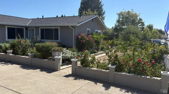 $652,500 | 9896 Sun Ray Place, Windsor, CA 95492