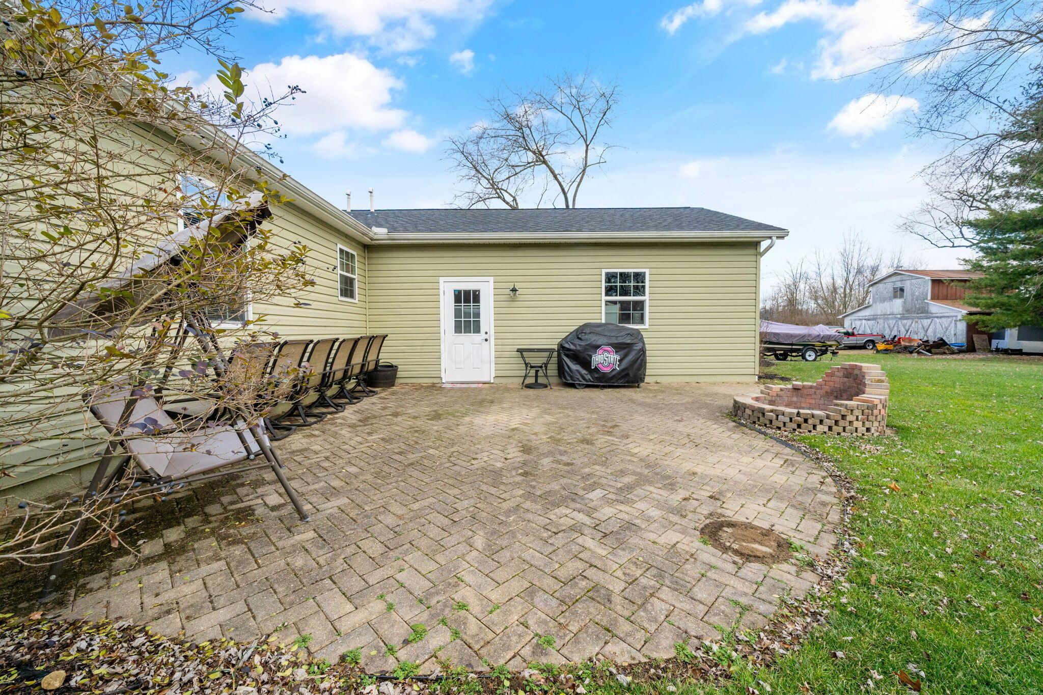14667 Cleveland Road Southwest Pataskala, OH 43062 - Photo 26 of 33 Patio