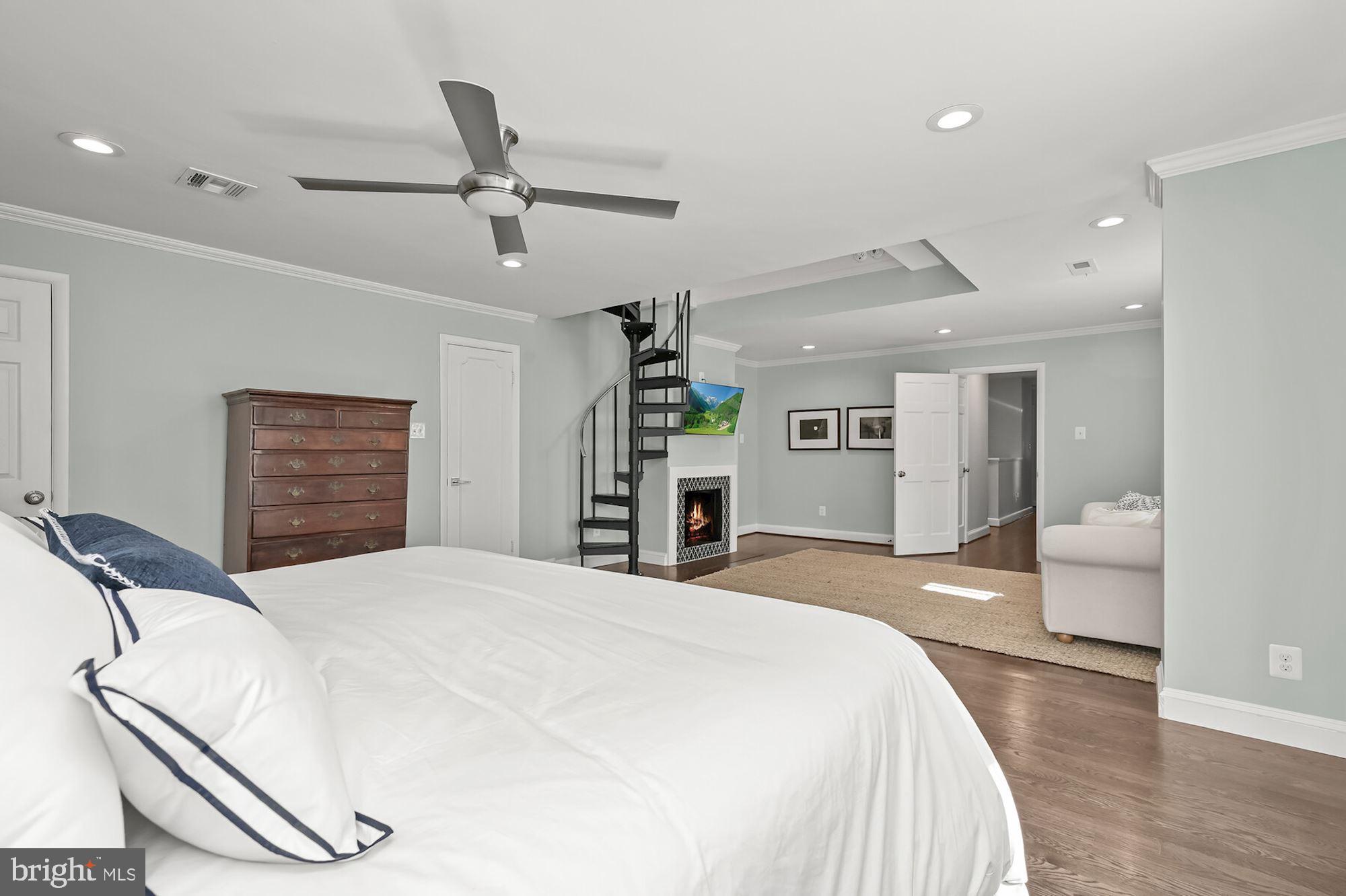 9300 Burning Tree Road Bethesda, MD 20817 - Photo 26 of 45 Primary Bedroom Suite