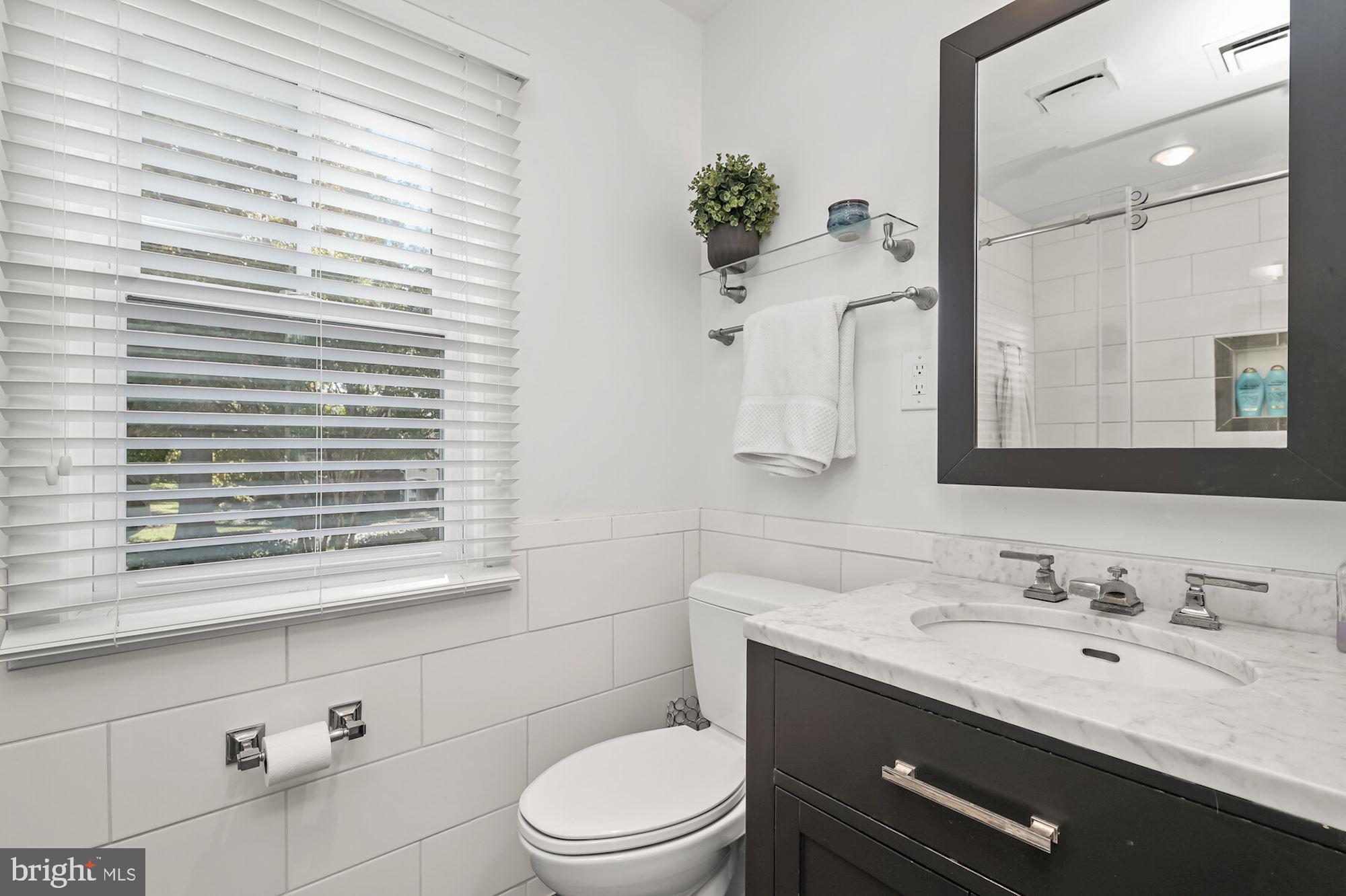 9300 Burning Tree Road Bethesda, MD 20817 - Photo 36 of 45 Full Bathroom