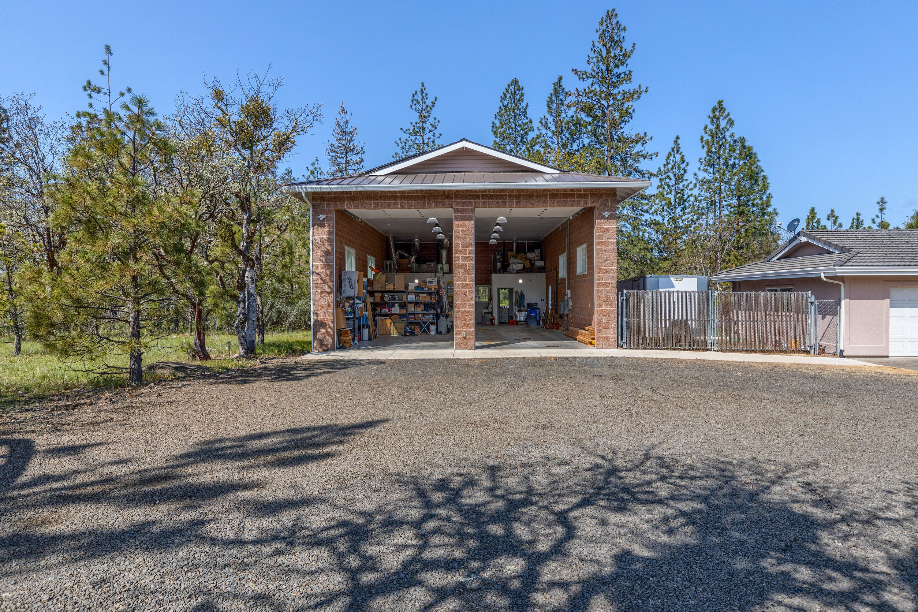 2703 Hammel Road Eagle Point, OR 97524 - Photo 4 of 65 RV Garage