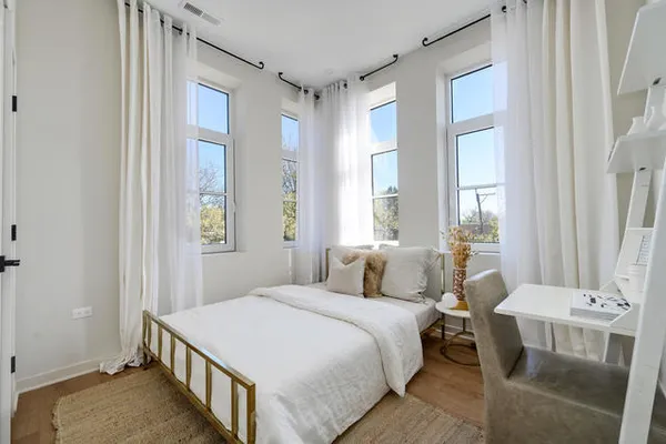 $3,710 | 11 West Prospect Avenue, Unit 508, Mount Prospect, IL 60056