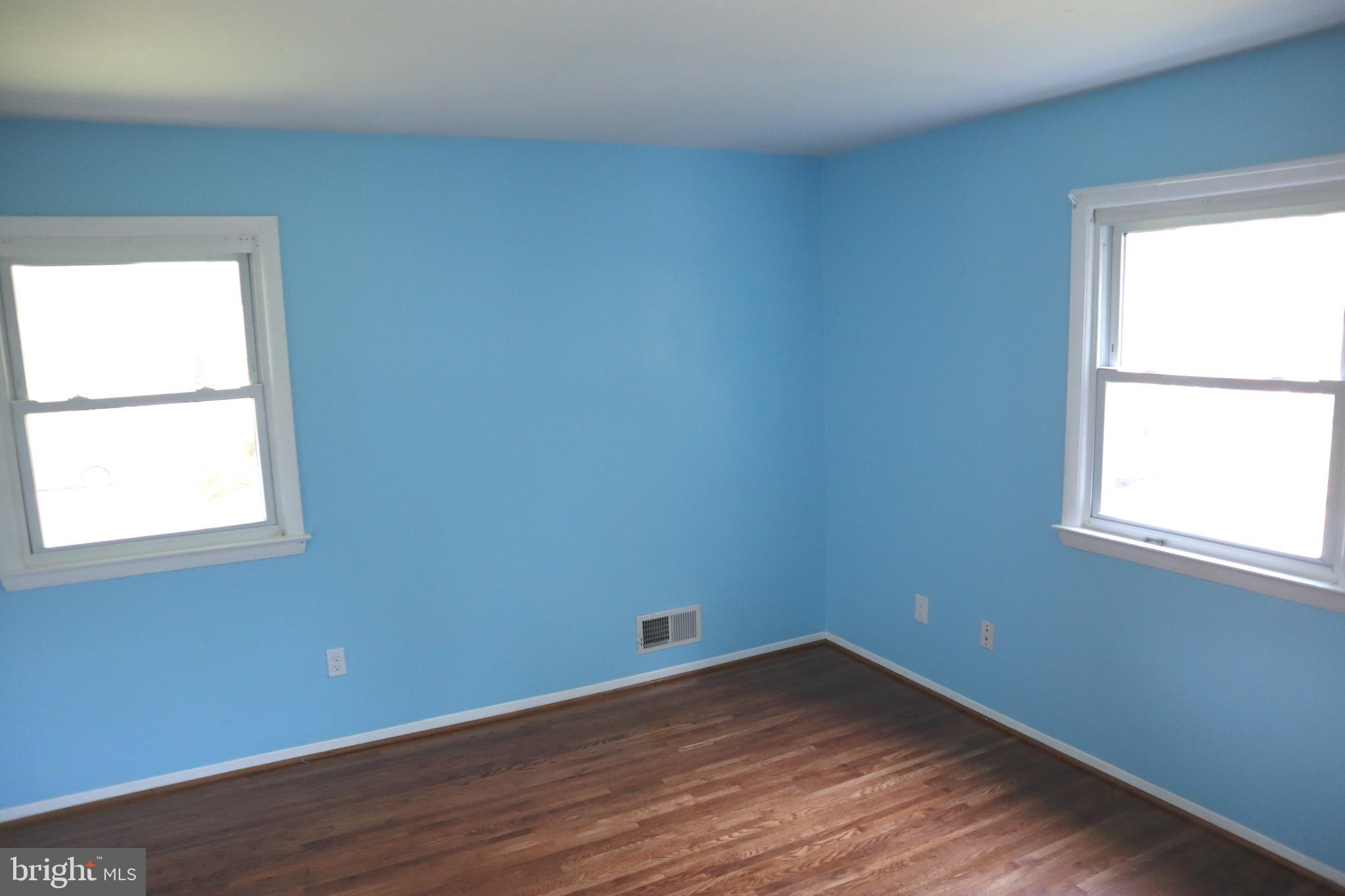 8501 Fairburn Drive Springfield, VA 22152 - Photo 9 of 30 an empty room with wooden floor and windows