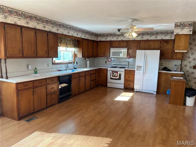 $325,000 | 20680 West Highway 32, Licking, MO 65542