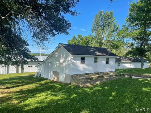 $325,000 | 20680 West Highway 32, Licking, MO 65542
