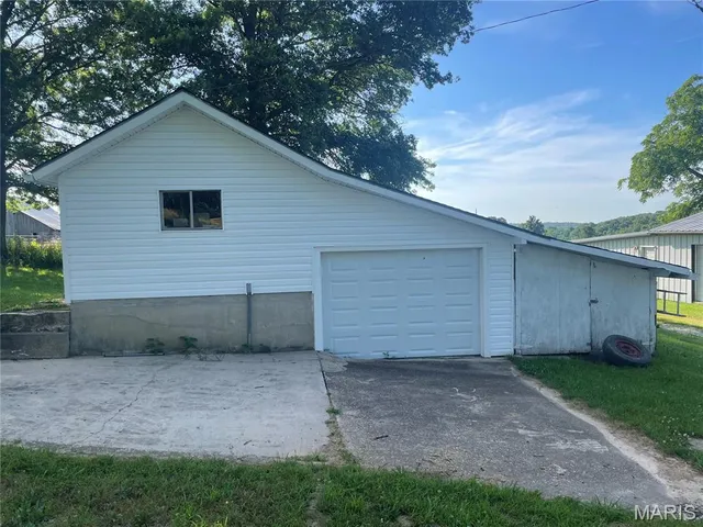 $325,000 | 20680 West Highway 32, Licking, MO 65542
