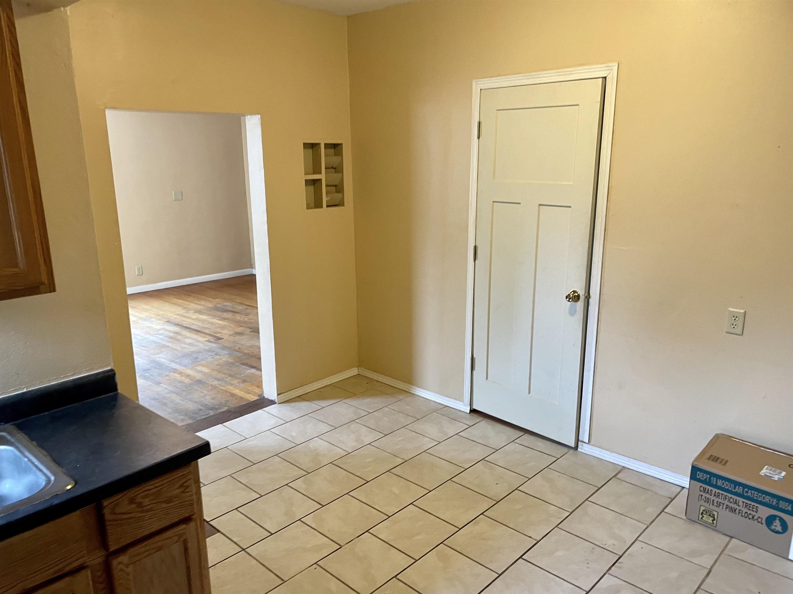 524 Brooke Road Rockford, IL 61109 - Photo 5 of 11 a view of bathroom