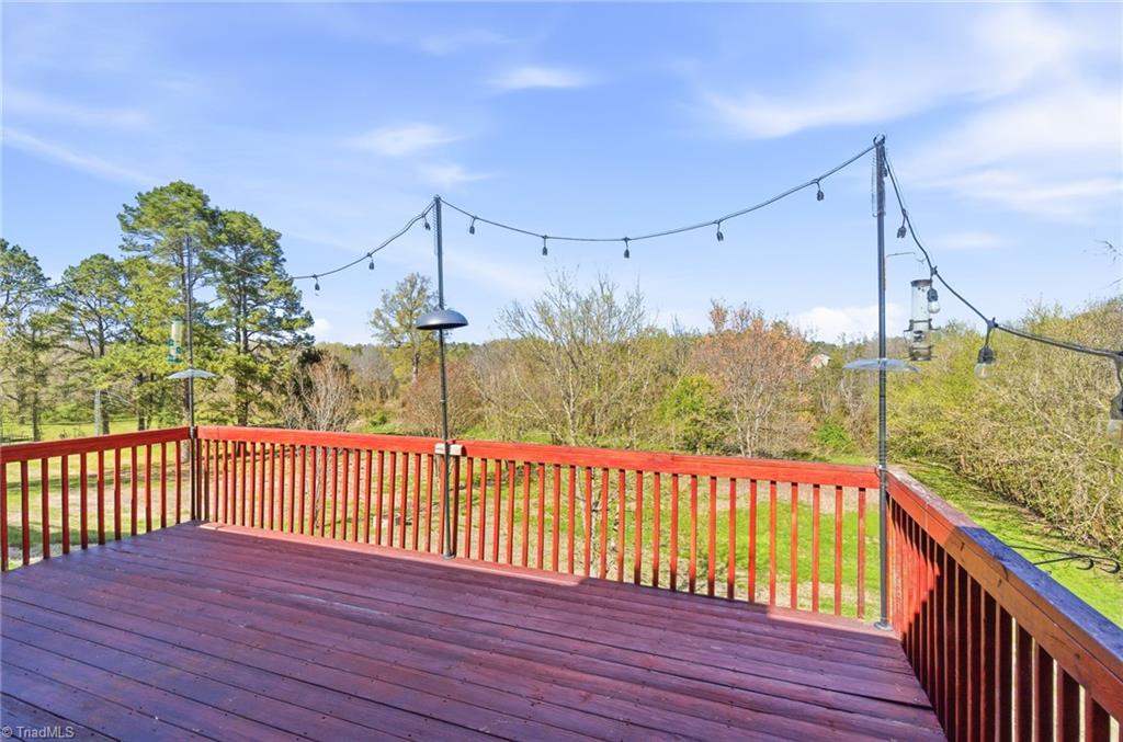 519 Riverside Drive Burlington, NC 27217 - Photo 27 of 39 Deck off of the den