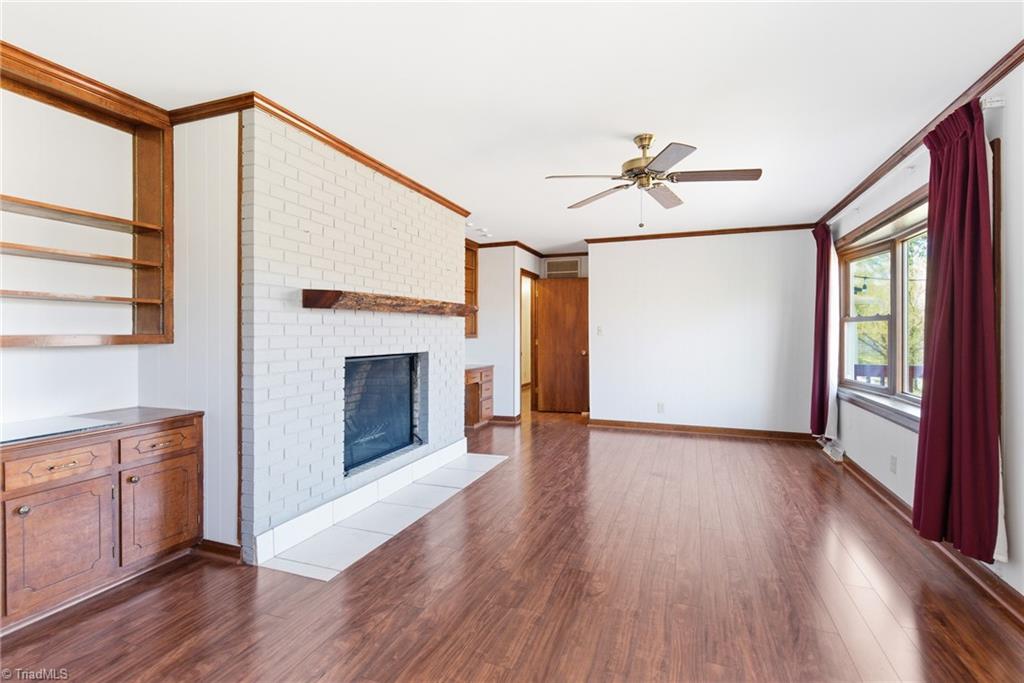 519 Riverside Drive Burlington, NC 27217 - Photo 3 of 39 Den with hardwoods