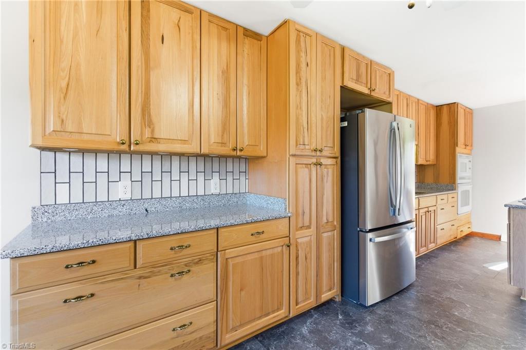 519 Riverside Drive Burlington, NC 27217 - Photo 7 of 39 Granite countertops