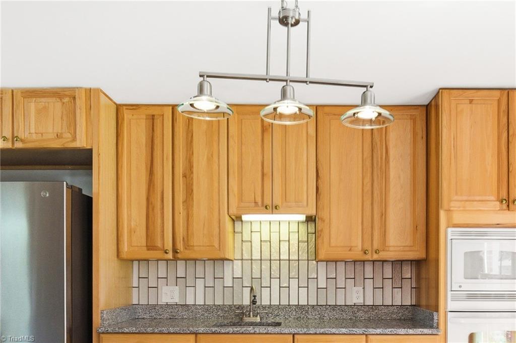 519 Riverside Drive Burlington, NC 27217 - Photo 10 of 39 Wet bar for entertaining