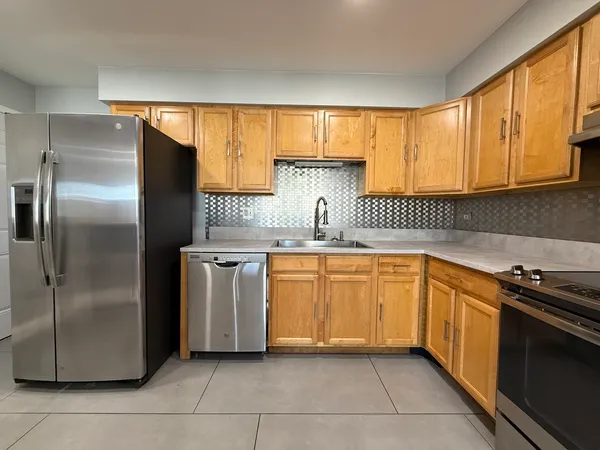 $1,700 | 1101 South Harlem Avenue, Unit 301, Forest Park, IL 60130