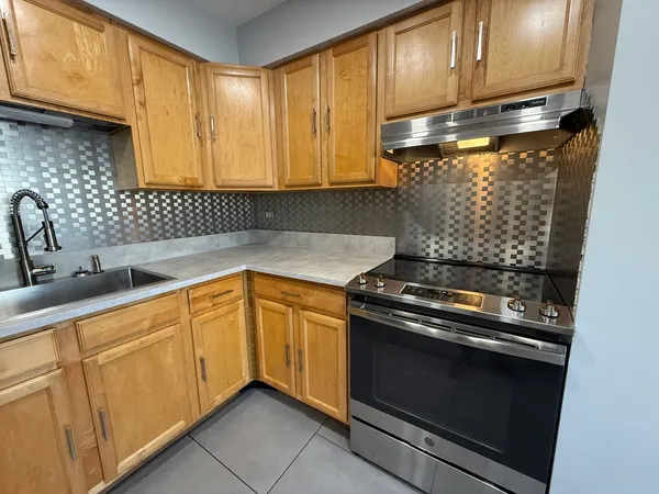 $1,700 | 1101 South Harlem Avenue, Unit 301, Forest Park, IL 60130