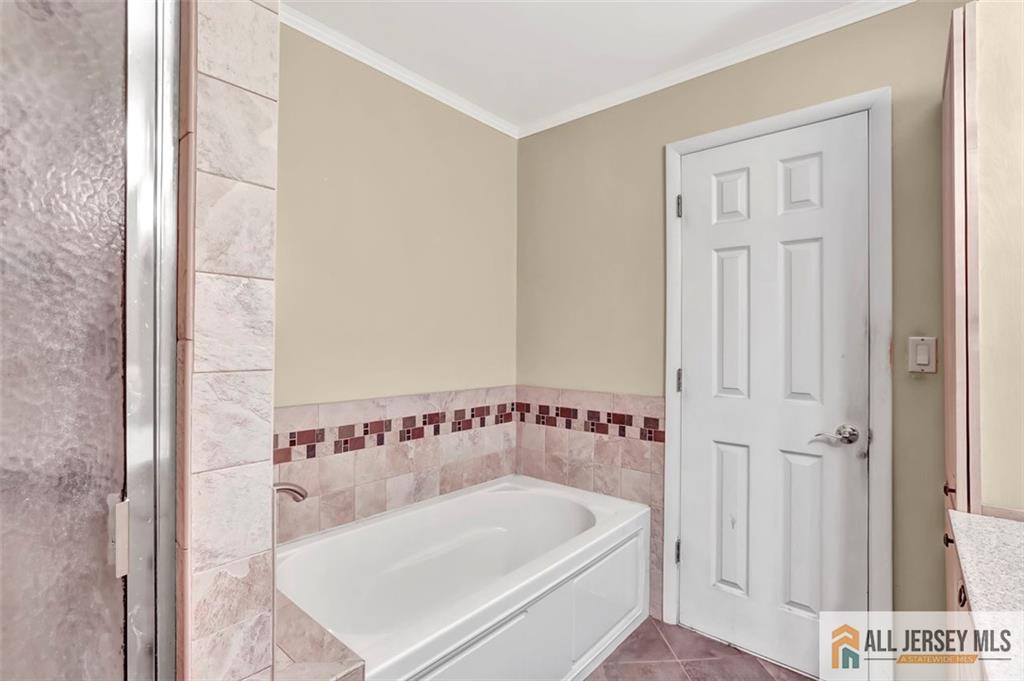206 Georges Road Dayton, NJ 08810 - Photo 17 of 30 Gallery Image 17