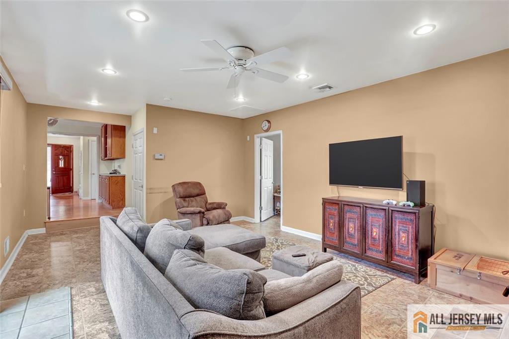 206 Georges Road Dayton, NJ 08810 - Photo 26 of 30 Gallery Image 26