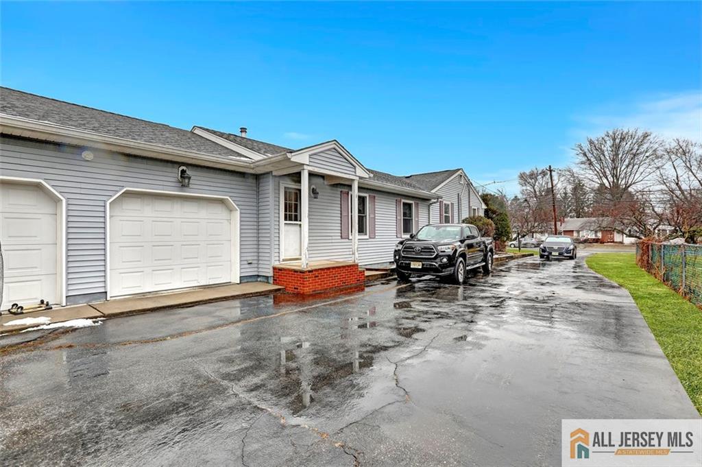 206 Georges Road Dayton, NJ 08810 - Photo 5 of 30 Gallery Image 5