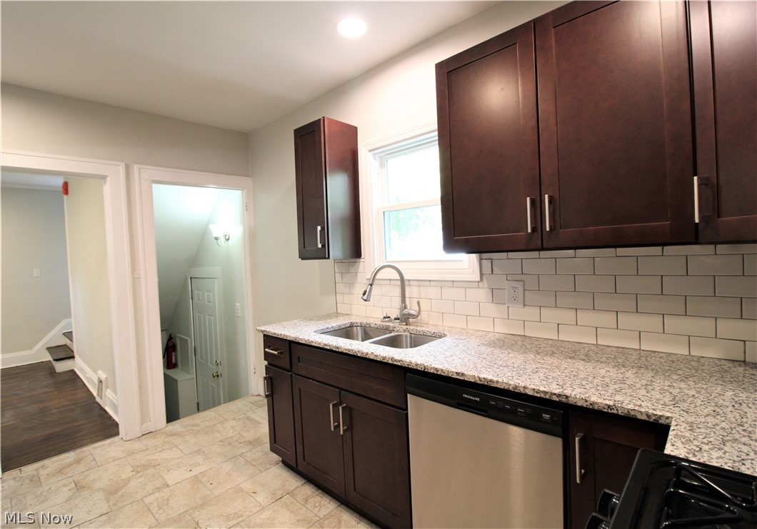 985 Selwyn Road Cleveland Heights, OH 44112 - Photo 9 of 25 Gallery Image 9