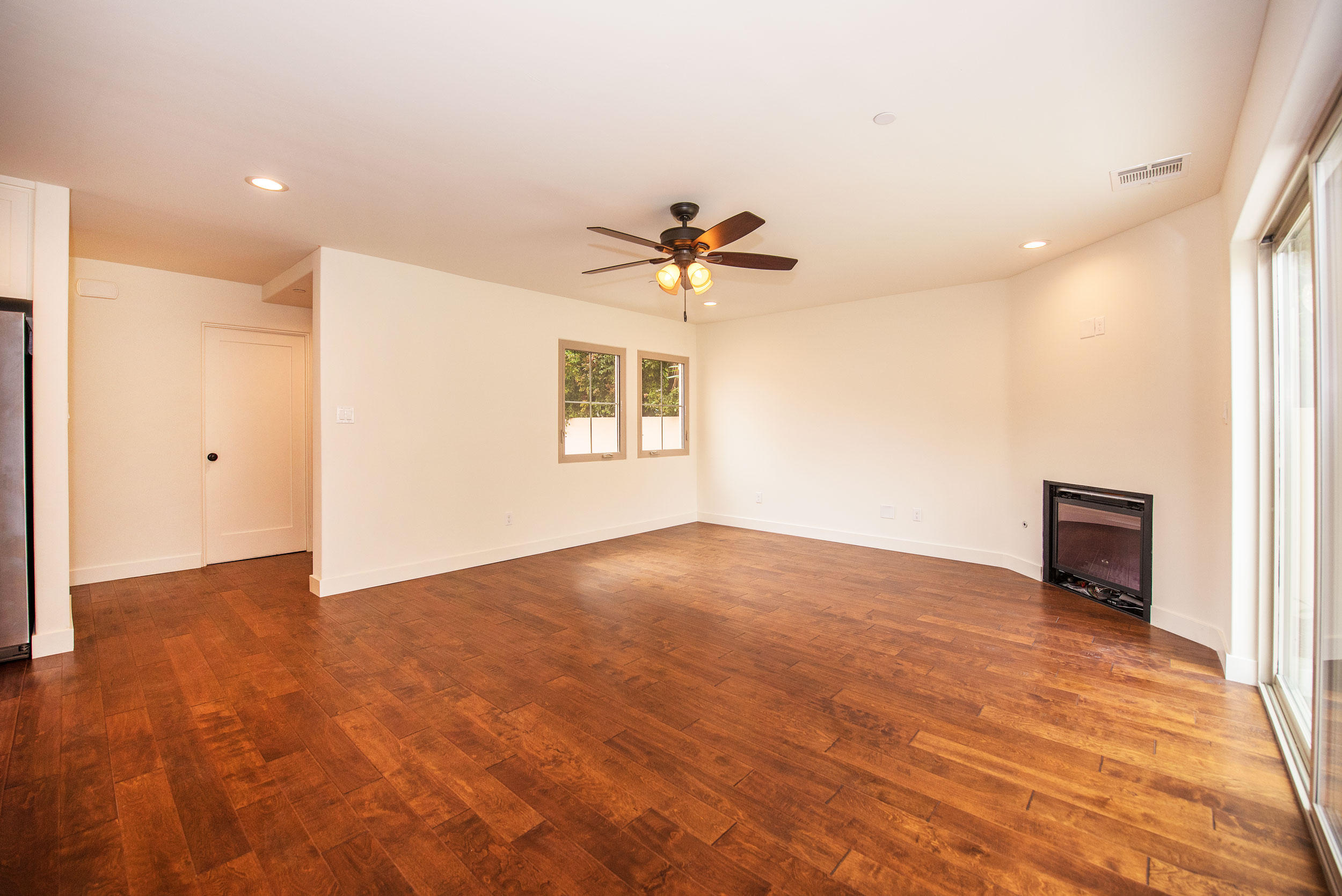 1275 Cramer Circle Carpinteria, CA 93013 - Photo 2 of 11 13web