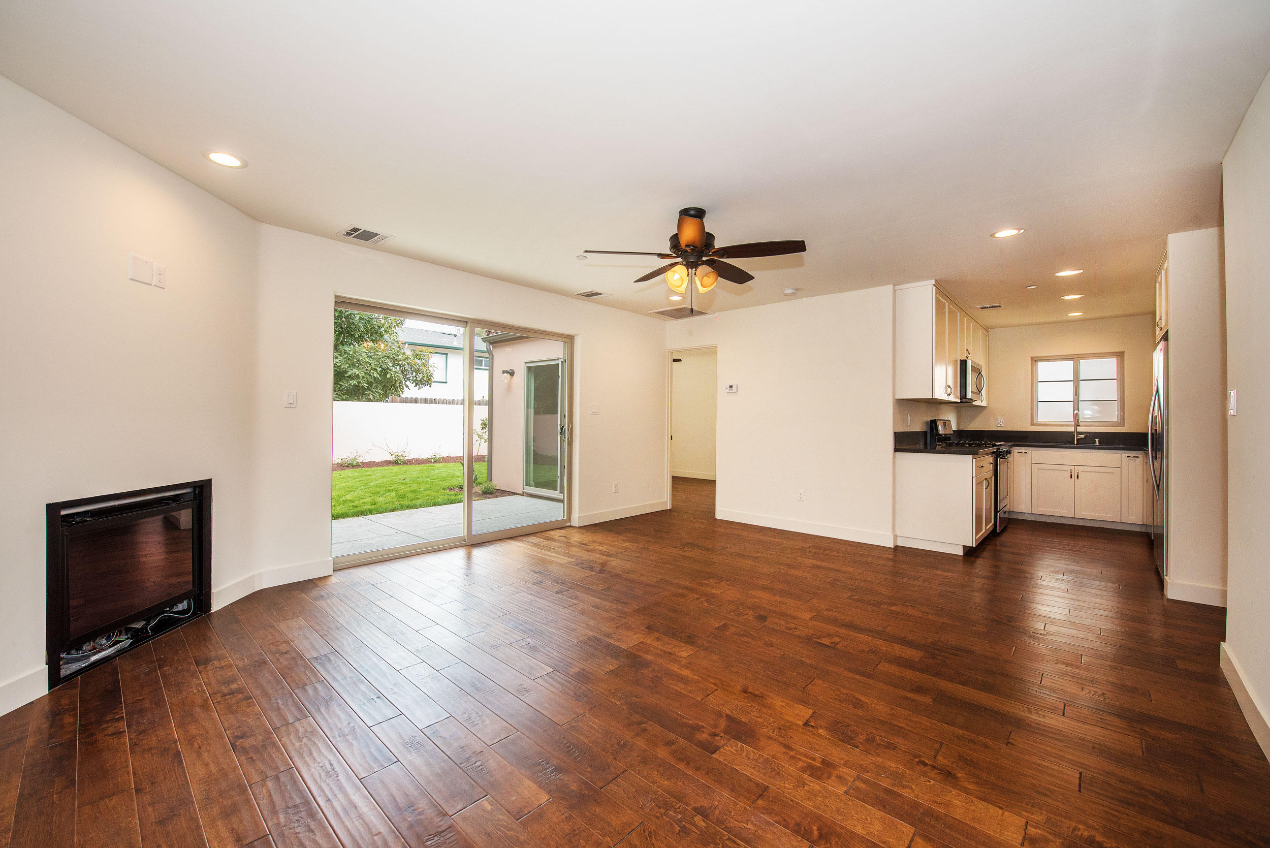 1275 Cramer Circle Carpinteria, CA 93013 - Photo 3 of 11 7web